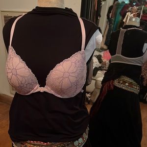 Victoria’s Secret nwot pink/purple lace front close push up bra 36C